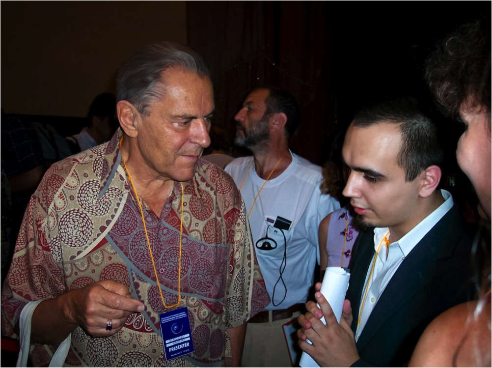 Eugene Pustoshkin speaks to Stan Grof at the International Transpersonal Conference (Moscow, 2010)
